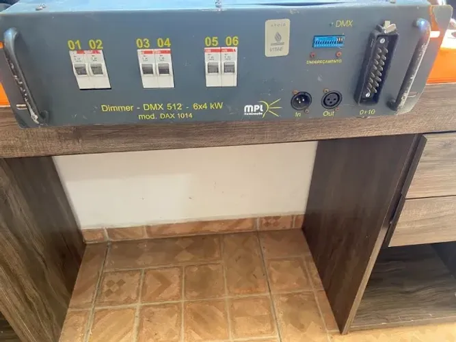 Dimmer DMX 512 da marca MPL, modelo DAX 1014