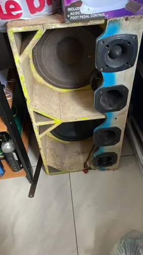 Caixa de som automotivo