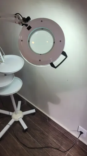 Lupa led com bandeja