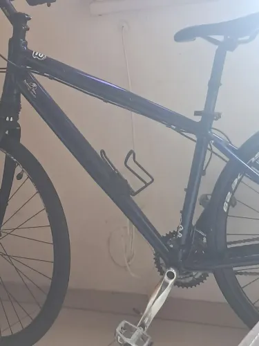 Vendo linda bike com tudo muito novo..apenas pneu para encher conforme fotos..preço 1800 