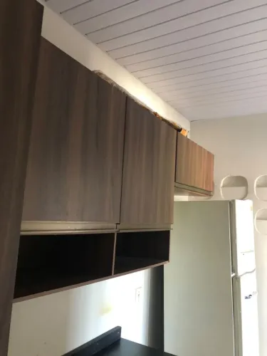 Vendo armário de cozinha grande, as 3 partes todas em ótimas condições.