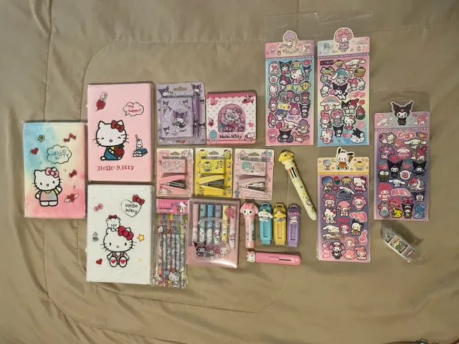 Itens de Papelaria Fofa Hello Kitty / Personagens Sanrio - Todos os itens da foto