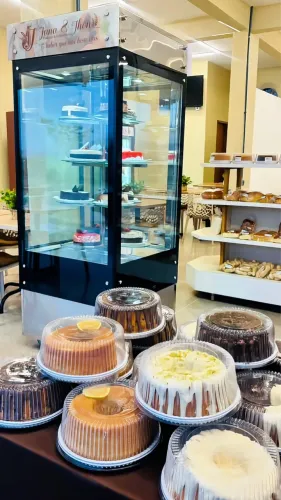 ? VENDE-SE VITRINE GIRATÓRIA PARA BOLOS ?