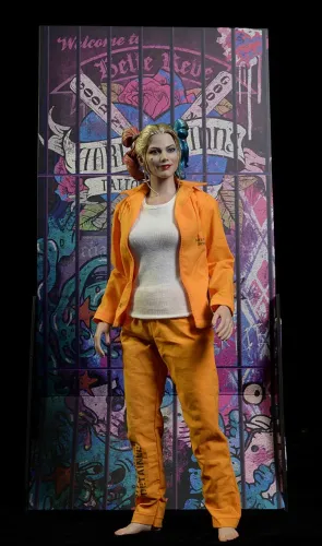 Harley Quinn (Prisoner Version) - Esquadrão Suicida - Hot Toys - Boneco Colecionavel