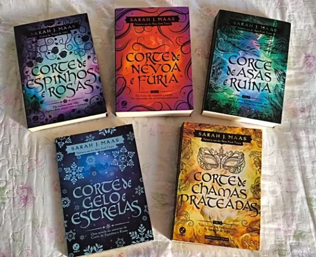 Box A Corte de Espinhos e Rosas - Sarah J. Maas (5 Livros)