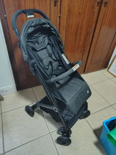 Carrinho de bebê dobrável