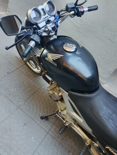 Vendo moto CBX 250 Twister 