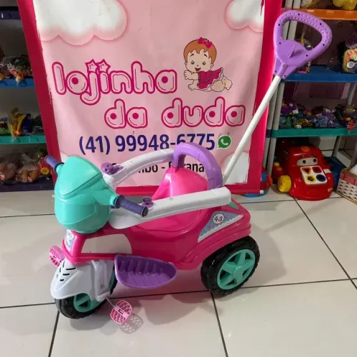 Triciclo Rosa/verde Com proteções e pedais