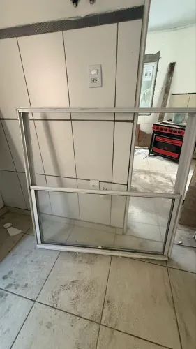 Janela de alumínio branca 120cm
