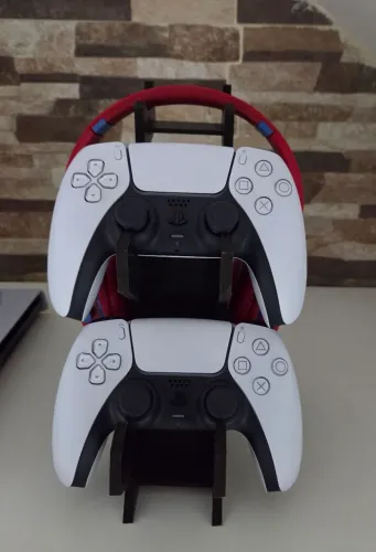 Suporte duplo para dois Controles e um Fone Gamer em MDF 26x18cm