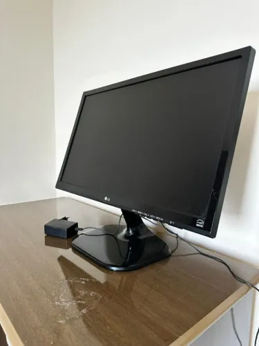 Monitor LG de 23 polegadas, modelo Flatron 23MP55HQ-P