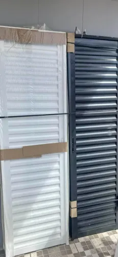 porta veneziana branca em aço