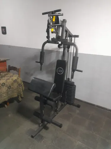 Vendo estação wct com 80 quilos de carga Acompanha acessórios para treino