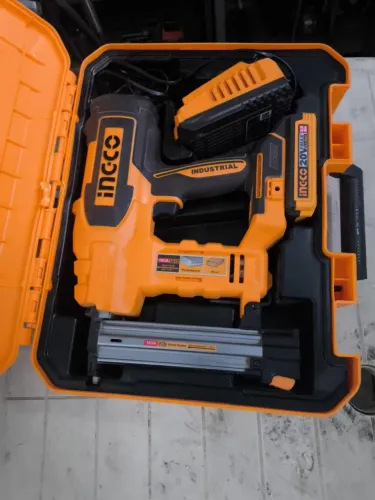 Pregador pistola pneumática