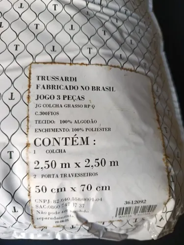 Lindíssima colcha de cetim Trussardi