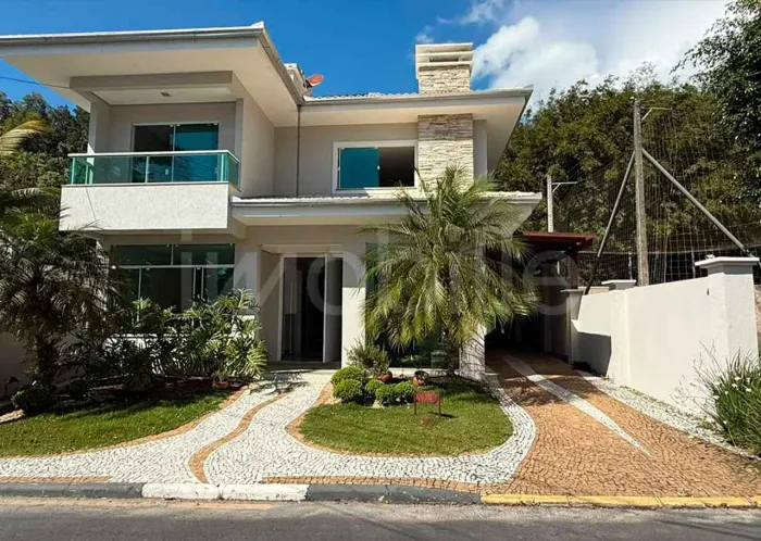 Casa no Condomínio Ariribá em Balneário Camboriú.