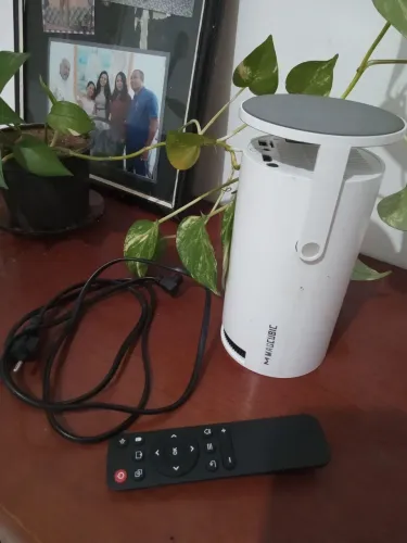 Projetor novo, com controle remoto e carregador