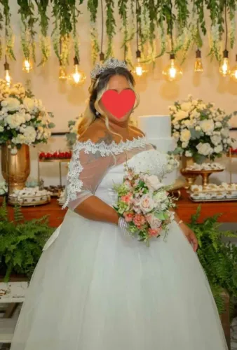 Vestido de noiva, com cartão e sinto de brilhantes