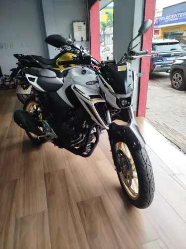 Yamaha FZ25 Fazer 250cc