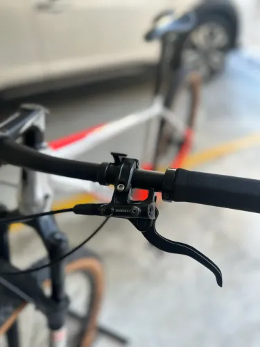 Caloi Elite 2021 MTB Aro 29 - Shimano Deore | RockShox | Tubeless