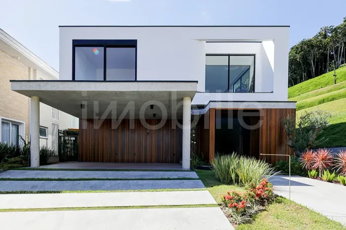 Casa Bloco no Condomínio Riverside com 352 m² privativos no bairro Rio do Meio em Itajaí