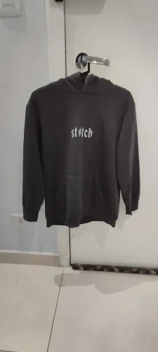 MOLETON DO STICH COM CAPUZ E BOLSO COR CINZA, TAMANHO 12