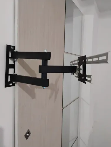 Suporte para TV articulado.