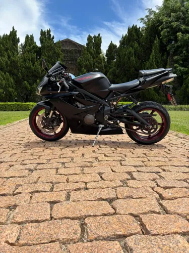TRIUMPH DAYTONA 675