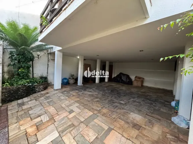 Casa residencial disponível para locação e venda no bairro Lídice em Uberlândia-MG