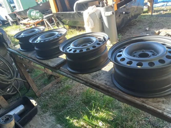 Vendo rodas aro 14. pintadas na cor grafite