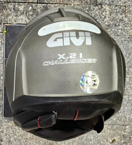 Capacete de moto marca Givi