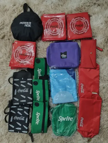 Kit de nécessaire e shoulder bags ( produtos Coca cola)