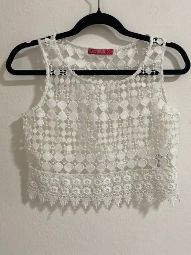 Blusa Cropped Rendada Branco Clock House 