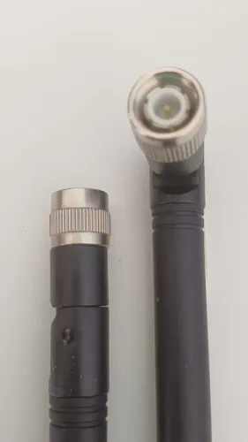 ANTENAS TIPO BNC DE ROSCA MACHO SEM FIO SENDO CONJUNTO COM DUAS ANTENAS