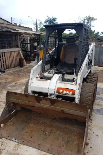 Mini Carregadeira Bobcat 763