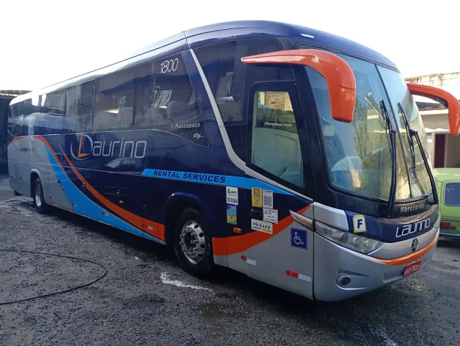 Ônibus Paradiso G7 1050 - 2011/2011 volvo B9R com 50 lugares