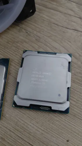 Processador Xeon e5 2630 v4 / e5 2620 v3 (ambos funcionam)