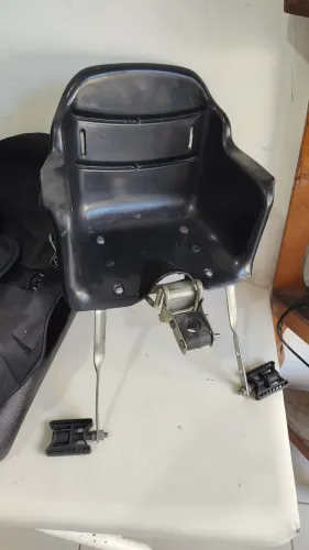 Vendo Cadeirinha de bicicleta até 15kg leia a descrição do anúncio.