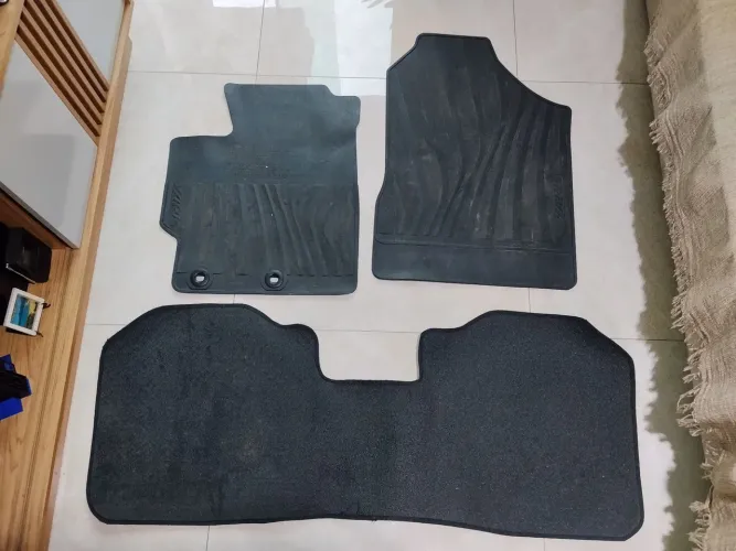 JOGO DE TAPETES ORIGINAIS TOYOTA YARIS