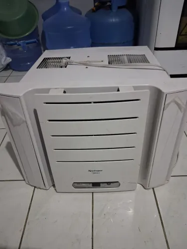 Ar condicionado 10 mil btu novo , nunca usado. 900,00$