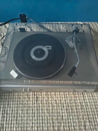 Toca discos CCE DD 7000