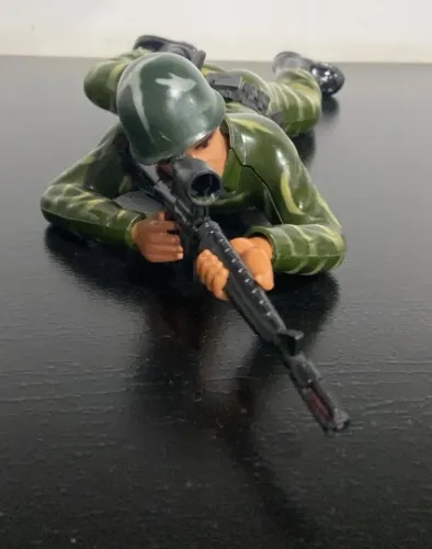 Boneco Soldado Rasteja e Atira Milmar Vintage Anos 80 