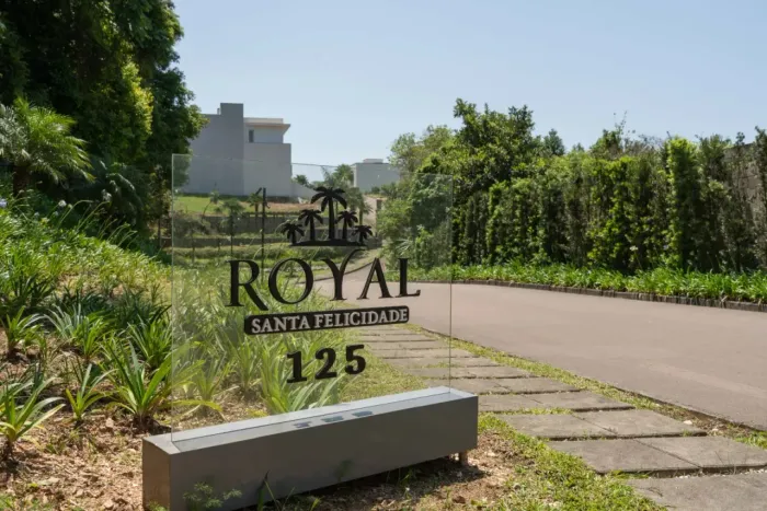 Terreno de 300m² à Venda no Condomínio Royal Santa felicidade | Santa Felicidade