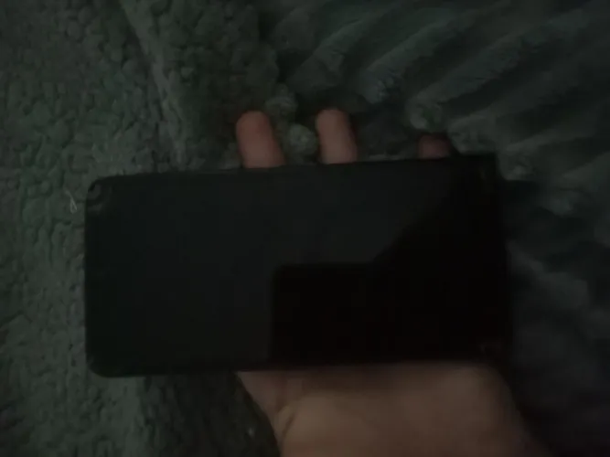 Celular está com um uns quebrados nas pontas e nao liga