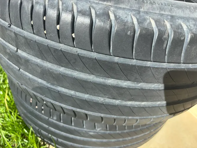 Vendo 4 pneus Michelin 225/45R17