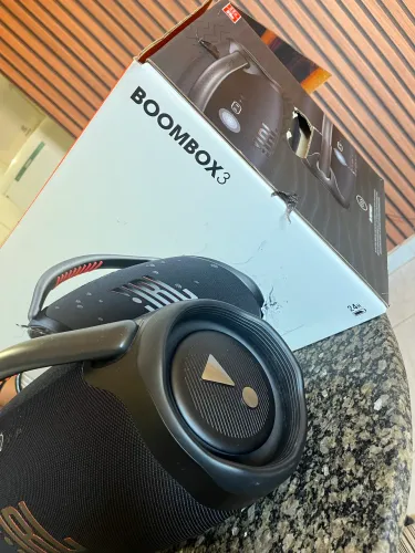 VENDO CAIXA BOOMBOX 3 ?