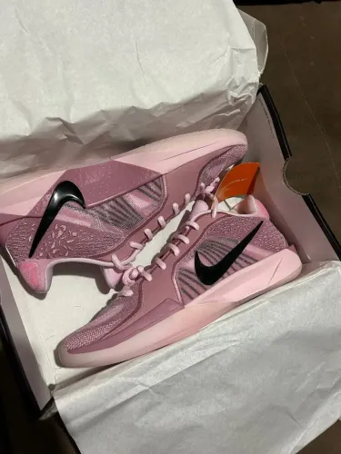 Tênis Nike Sabrina Ion 2 rosa