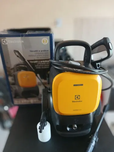 VENDO ou troco LAVADORA DE ALTA PRESSÃO ELECTROLUX