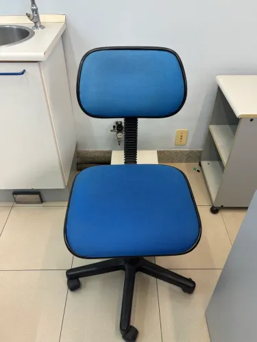 Cadeira Giratória para Escritório ou Consultório - Azul