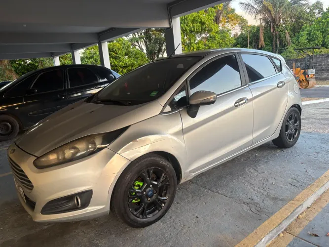 Ford Fiesta 1.6 16V Flex Aut. 5P 2016
